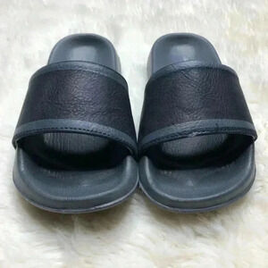 Tommy Bahama Sandals Black & Grey Size  10/11
